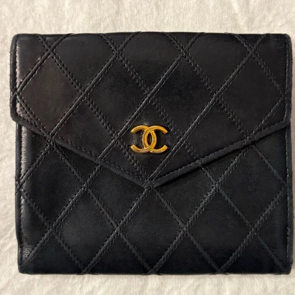 Authentic Pre-owned CHANEL Black Quilted Card Wallet with Gold Logo Hardware - Picture 1 of 7